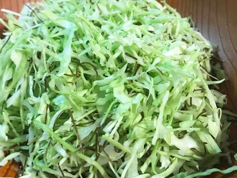 おつまみにいくらでも食べられる！昆布塩キャベツ